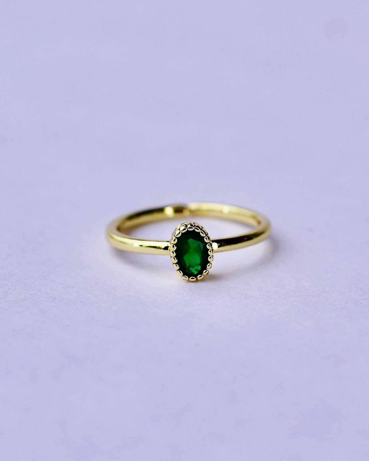 Emerald Oval Solitaire Ring – Timeless Gold Elegance