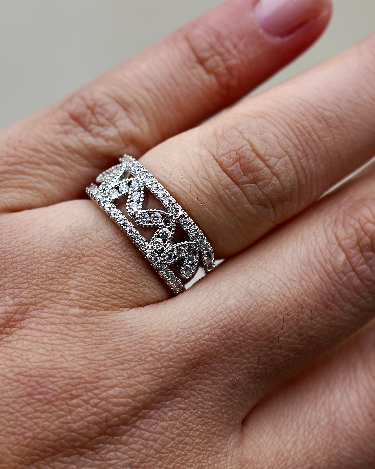 Adjustable Intertwined Zirconia Ring – Elegant Fashion Jewelry