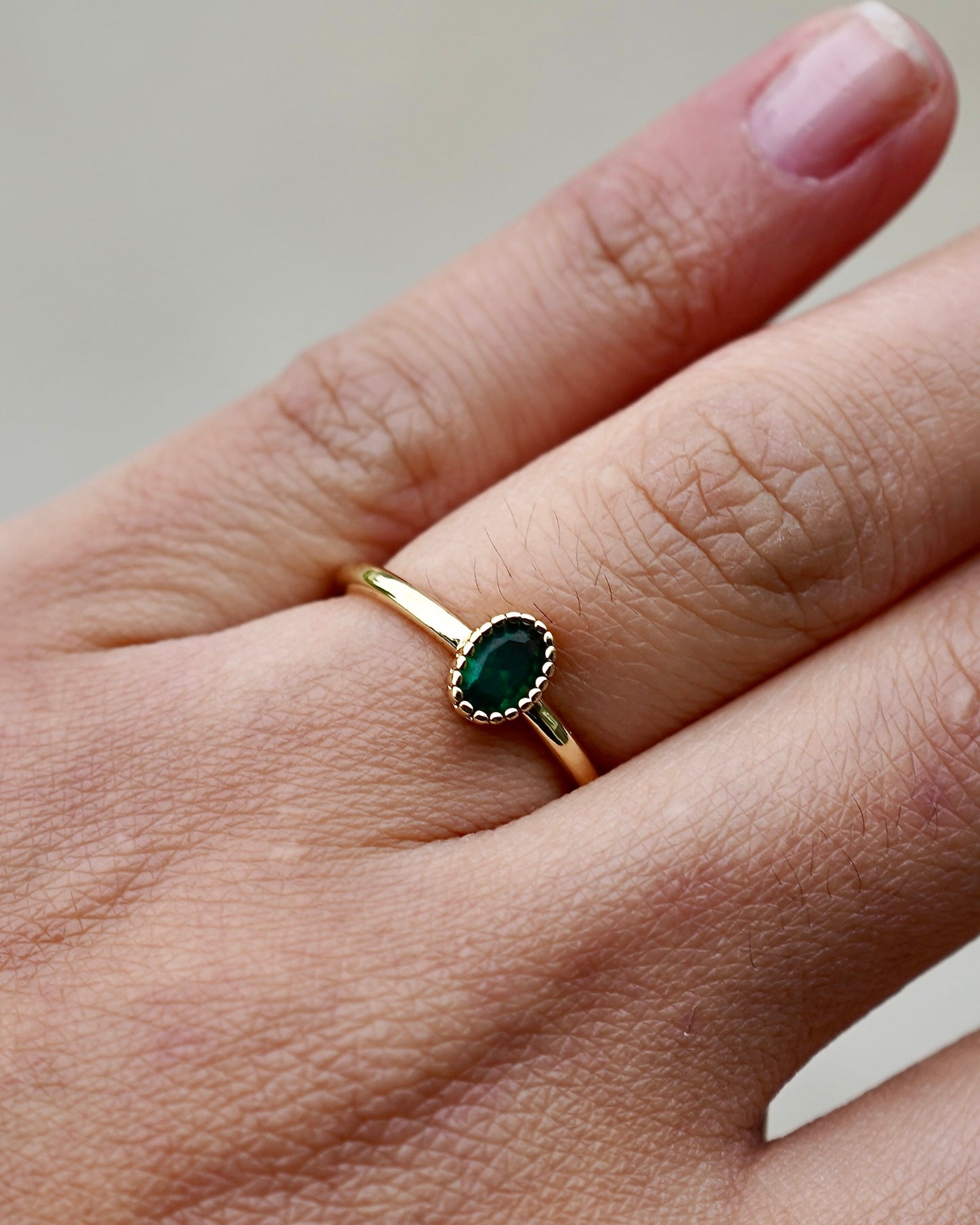 Emerald Oval Solitaire Ring – Timeless Gold Elegance