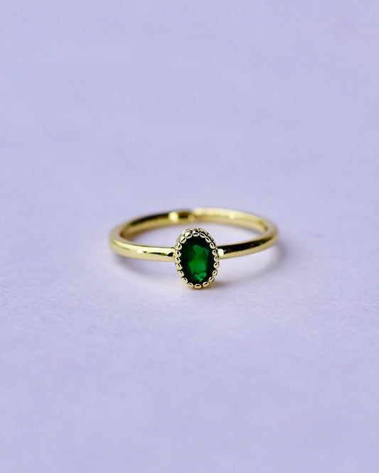 Emerald Oval Solitaire Ring – Timeless Gold Elegance